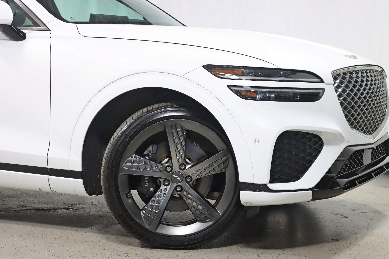 Used 2023 Genesis GV70 3.5T Sport w/ Sport Prestige Package AWD/4WD image 5