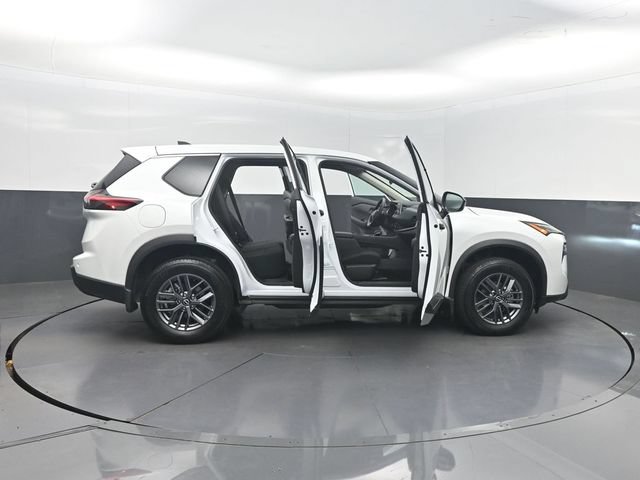 Used 2025 Nissan Rogue S AWD/4WD image 34