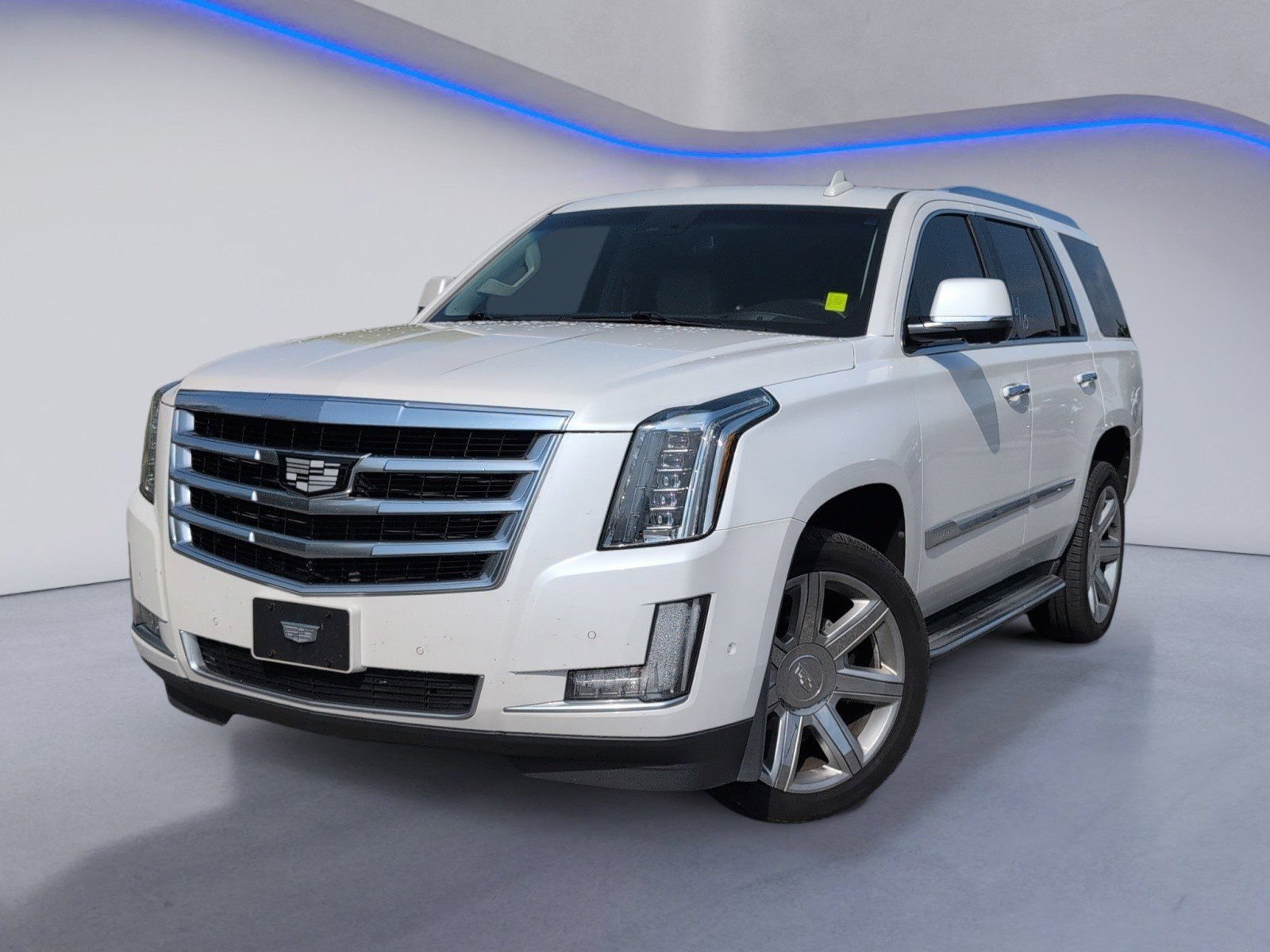 Used 2017 Cadillac Escalade Luxury AWD/4WD image 2