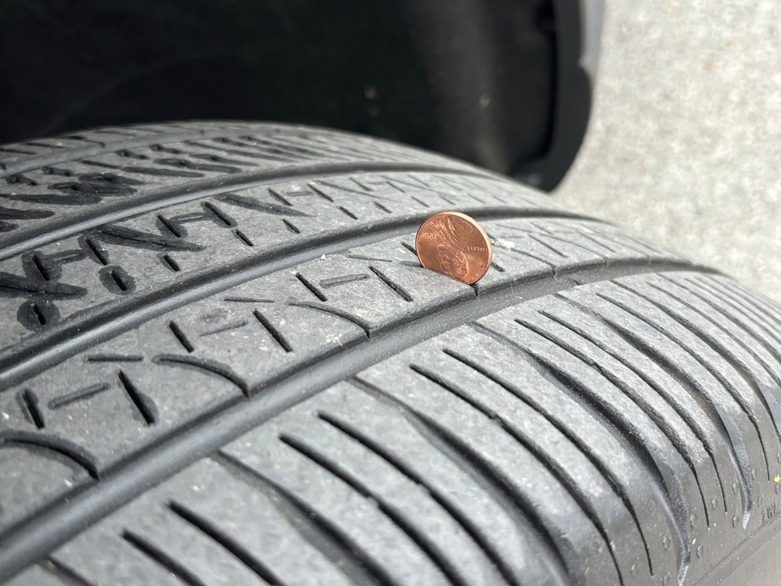 Used 2025 Ford Explorer ST image 14