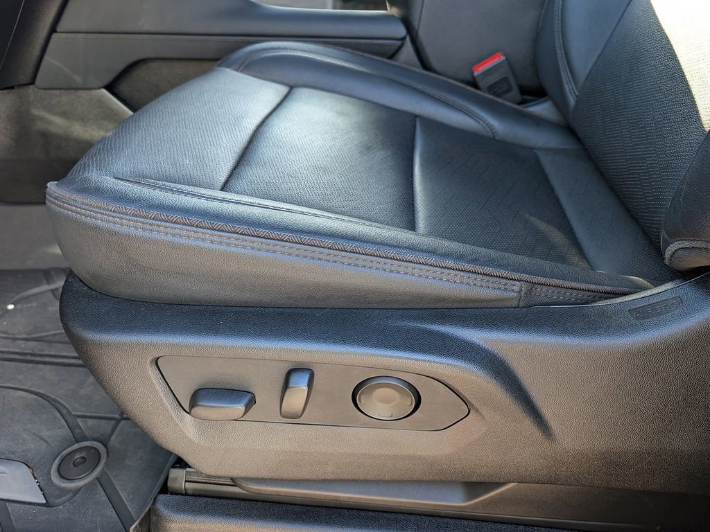 Used 2024 Chevrolet Tahoe High Country AWD/4WD image 15