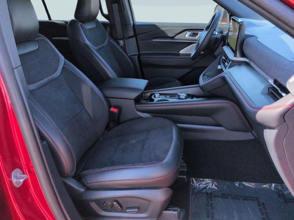 Used 2025 Ford Explorer ST AWD/4WD image 30