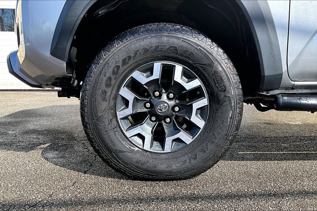 Used 2016 Toyota Tacoma TRD Off-Road w/ Towing Package image 10