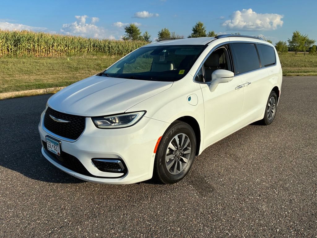 Used 2021 Chrysler Pacifica Touring-L FWD image 4