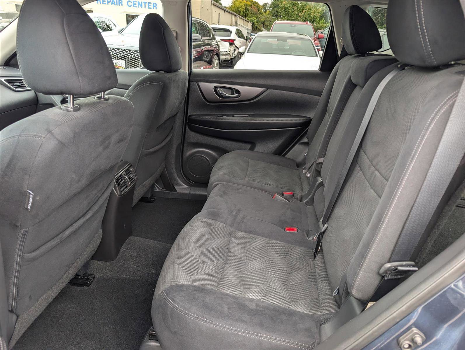 Used 2016 Nissan Rogue SV w/ SV Premium Package image 15