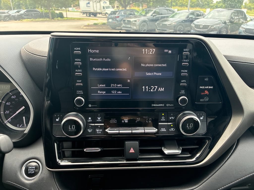 Used 2021 Toyota Highlander XLE AWD/4WD image 30