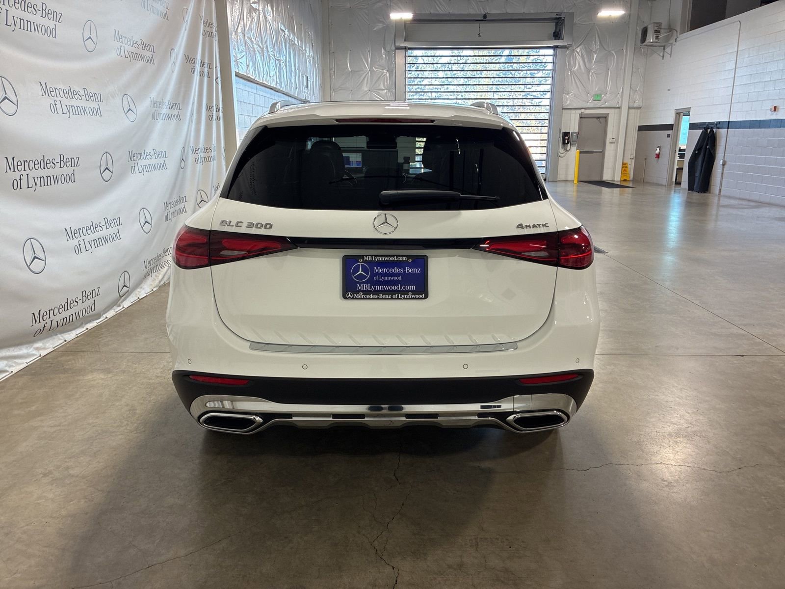 Used 2025 Mercedes-Benz GLC 300 4MATIC image 5