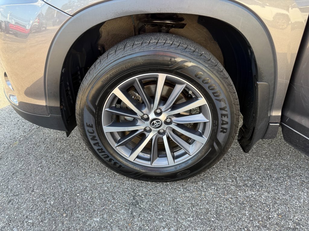 Used 2017 Toyota Highlander XLE image 33