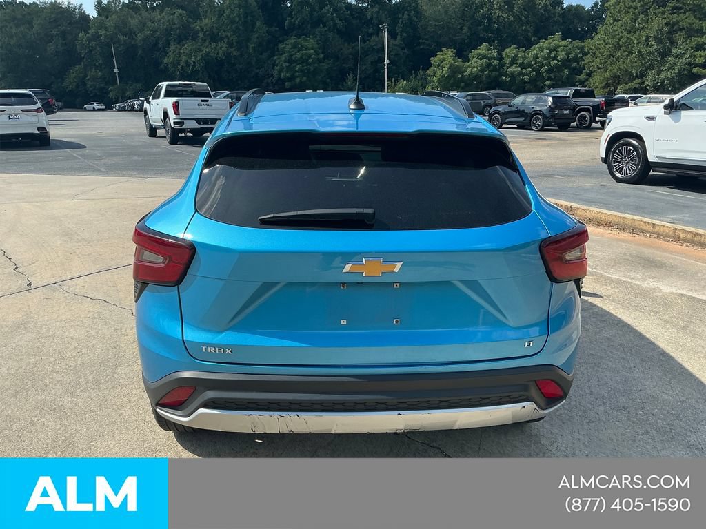 Used 2025 Chevrolet Trax LT FWD image 5