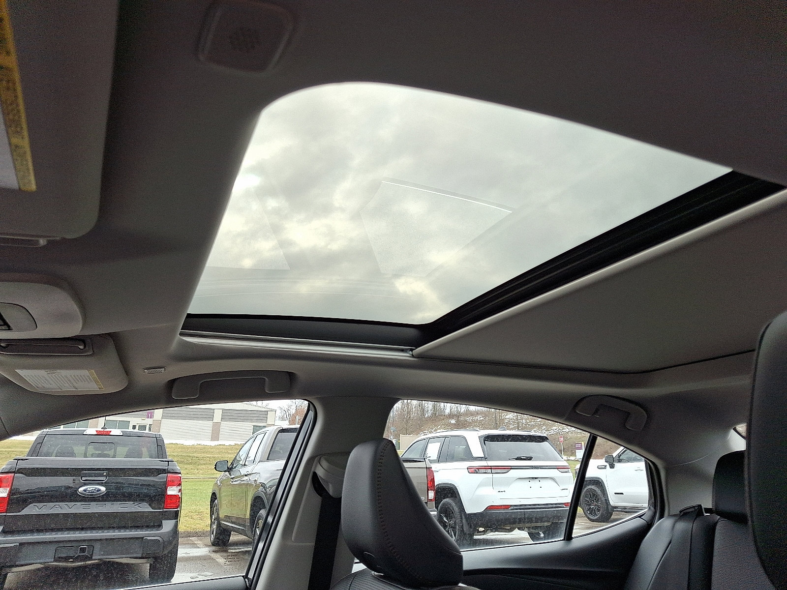 Used 2025 Toyota Camry XLE w/ Premium Plus Package image 14