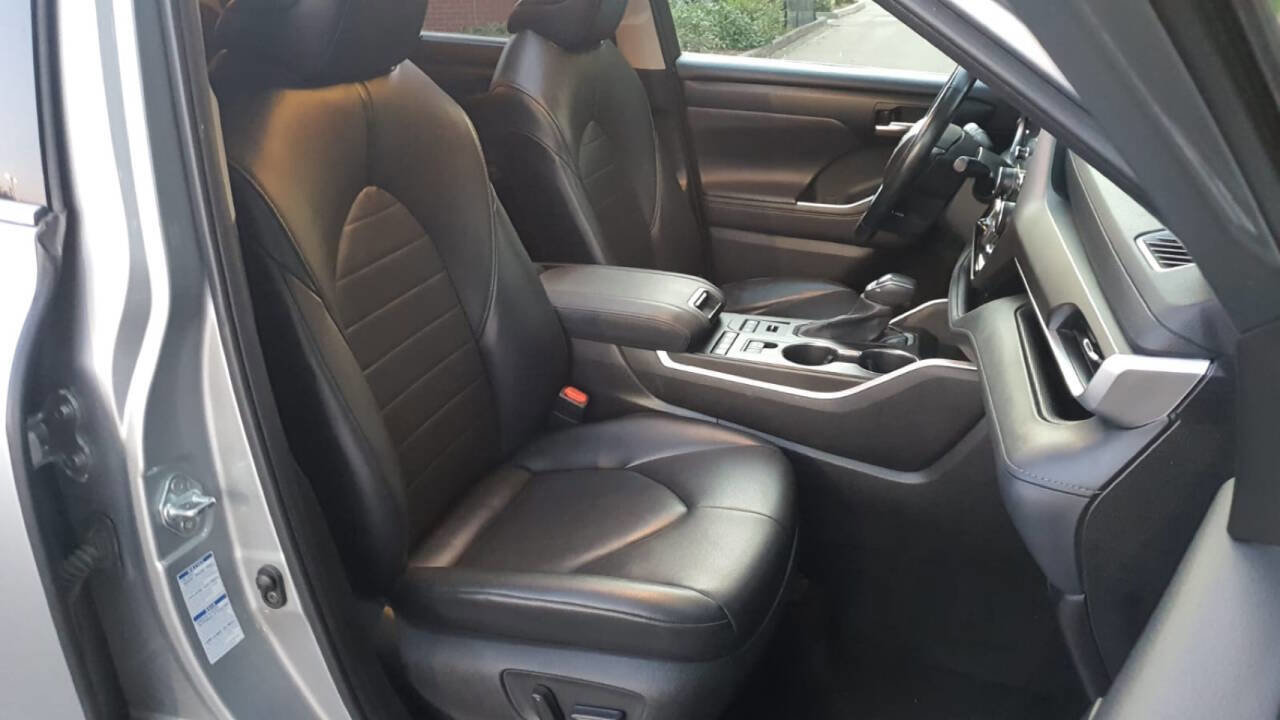 Used 2021 Toyota Highlander XLE image 37