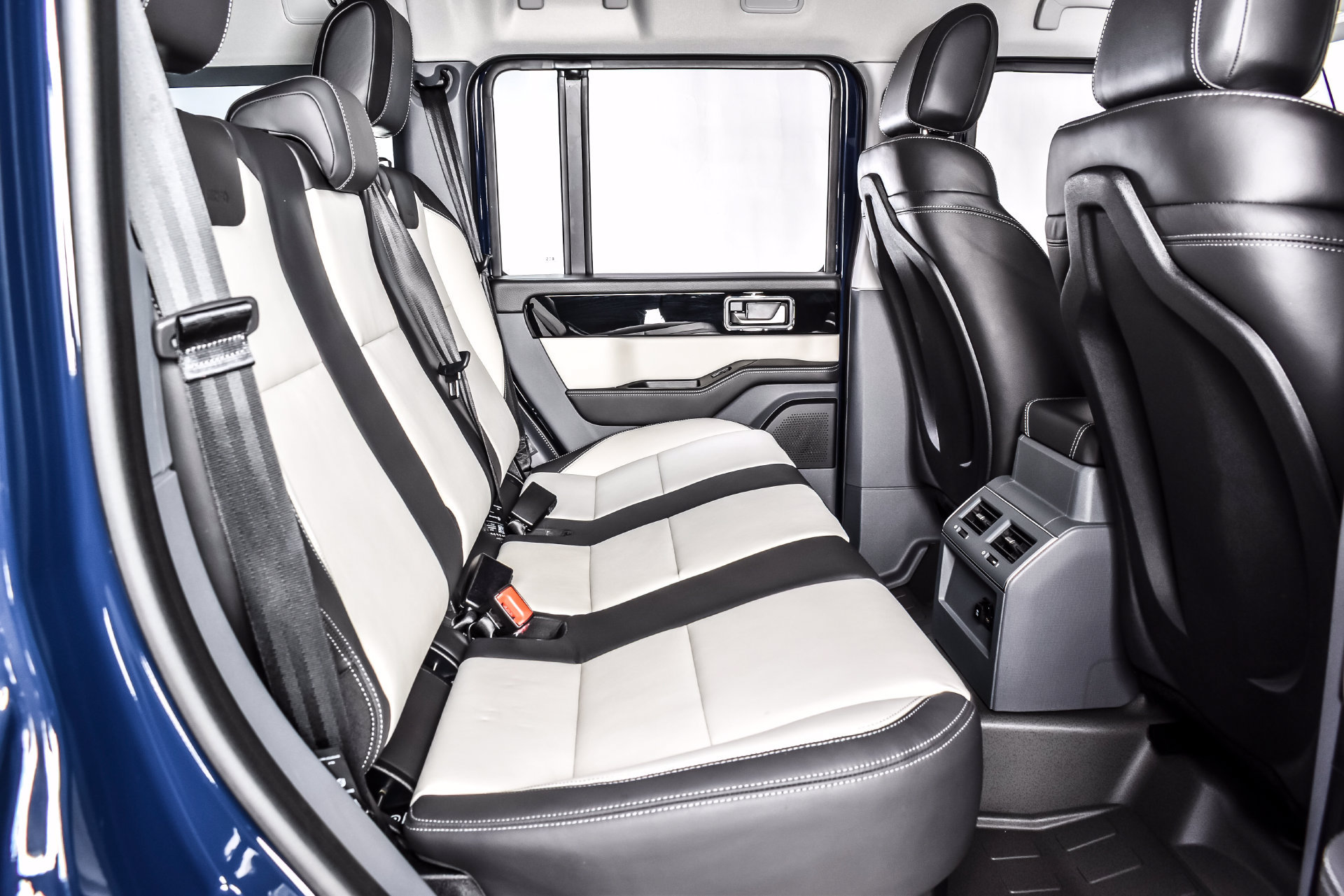Used 2025 INEOS Grenadier Station Wagon AWD/4WD image 17