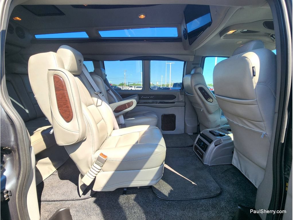 Used 2019 Chevrolet Express 2500 RWD image 50
