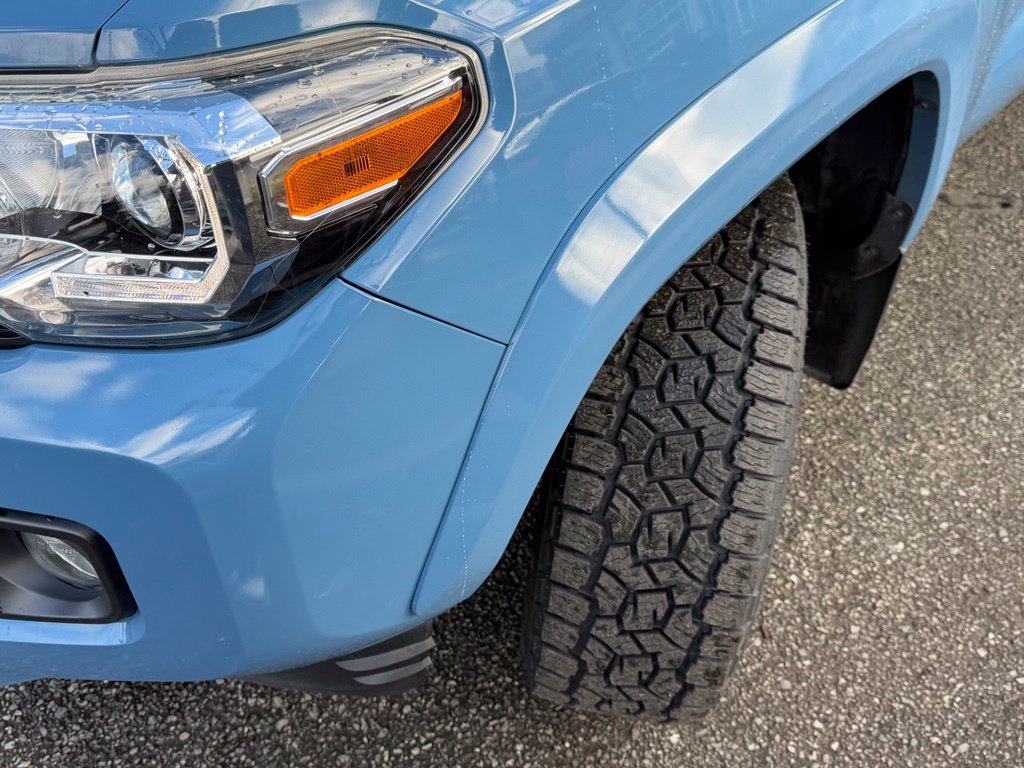 Used 2019 Toyota Tacoma TRD Sport AWD/4WD image 3