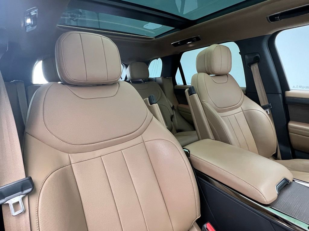 Used 2024 Land Rover Range Rover Sport SE image 7