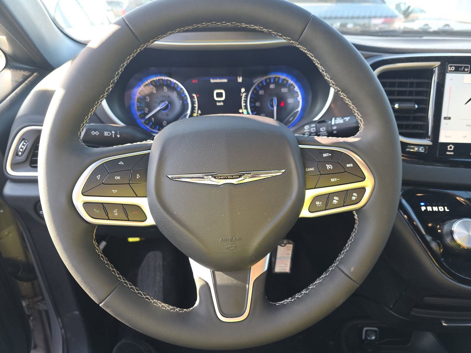 Used 2026 Chrysler Pacifica Select image 14