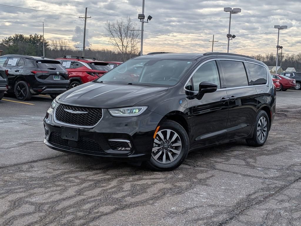 Used 2022 Chrysler Pacifica Touring-L