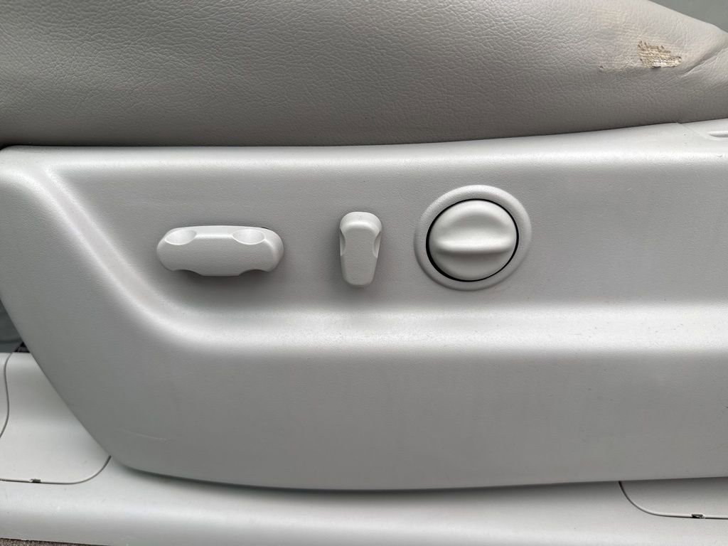 Used 2014 GMC Yukon XL SLT w/ SLT-2 Equipment Package image 10