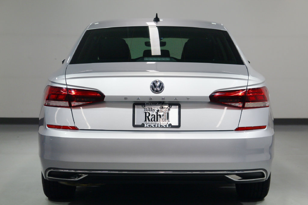 Used 2020 Volkswagen Passat 2.0T SE w/ Sunroof Package FWD image 2