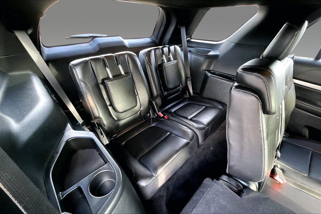 Used 2018 Ford Explorer XLT w/ Equipment Group 202A AWD/4WD image 23