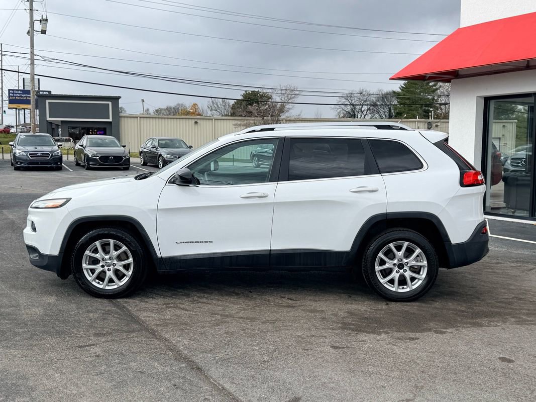 Used 2017 Jeep Cherokee Latitude image 3