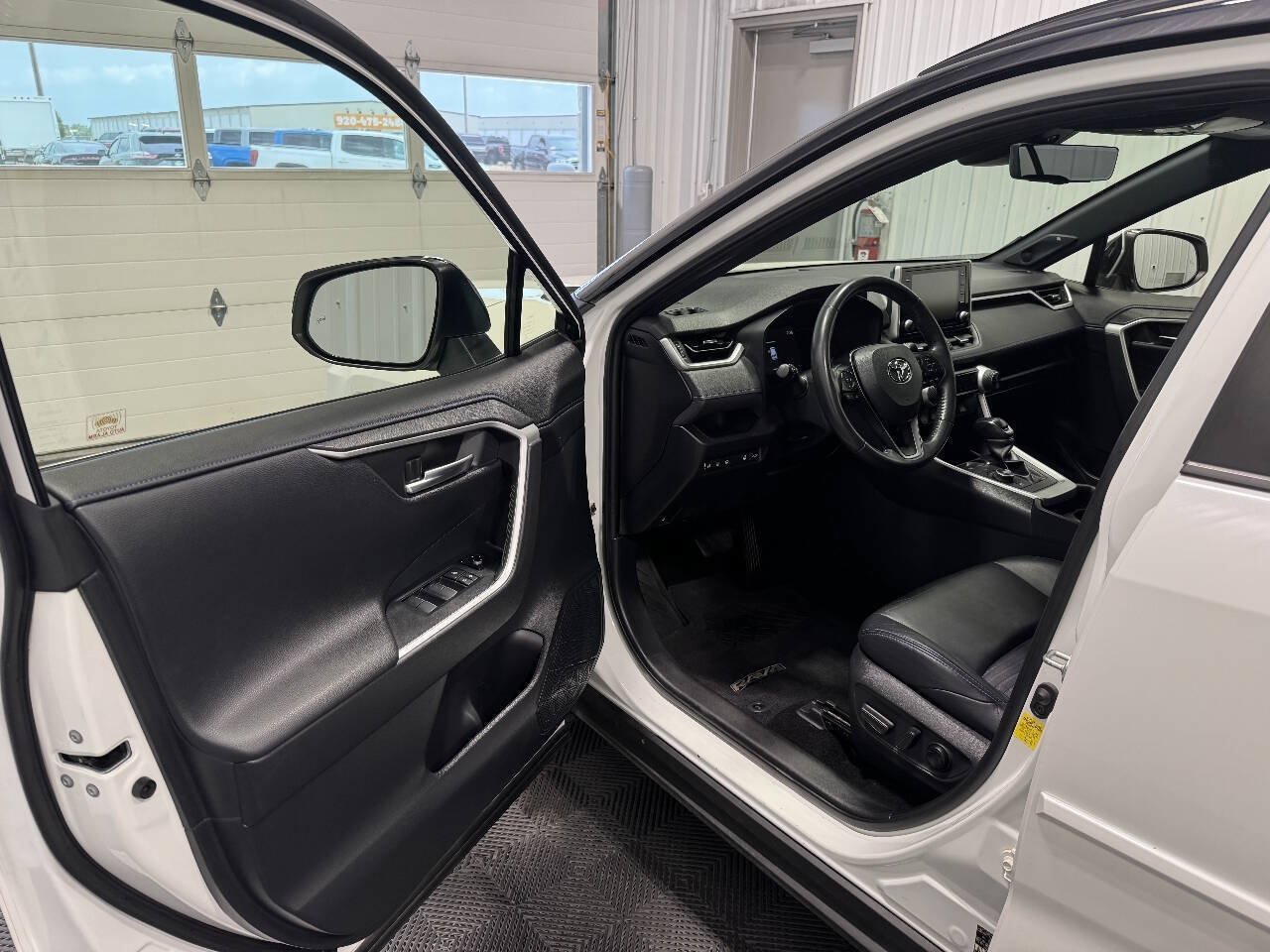Used 2020 Toyota RAV4 XSE AWD/4WD image 10
