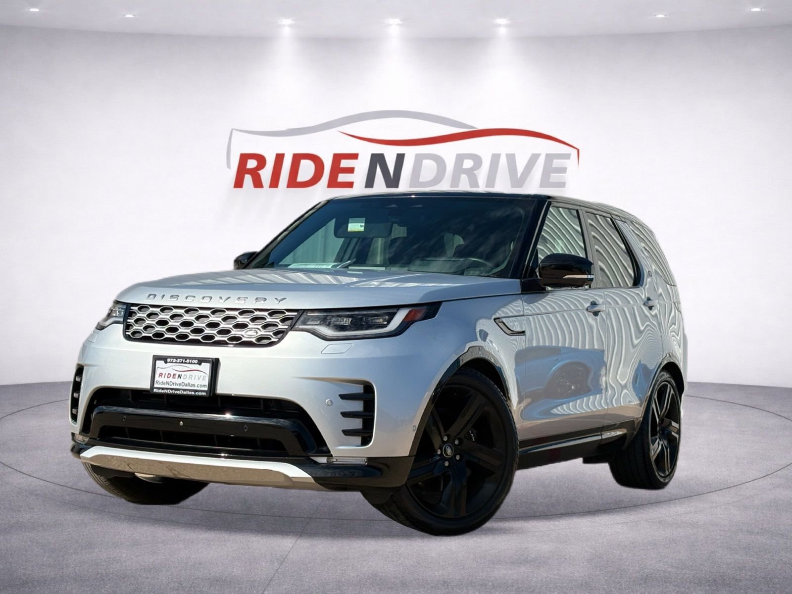 Used 2024 Land Rover Discovery Metropolitan Edition image 1