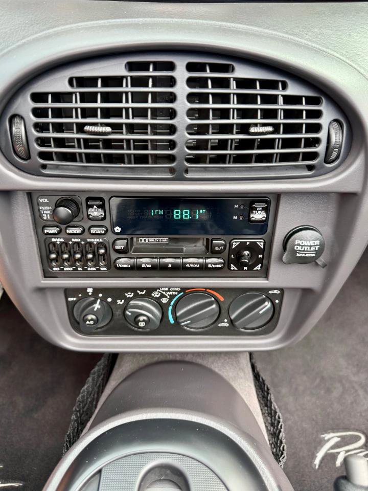 Used 1999 Plymouth Prowler RWD image 31