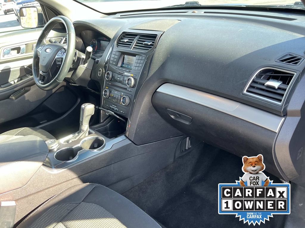 Used 2017 Ford Explorer XLT image 25