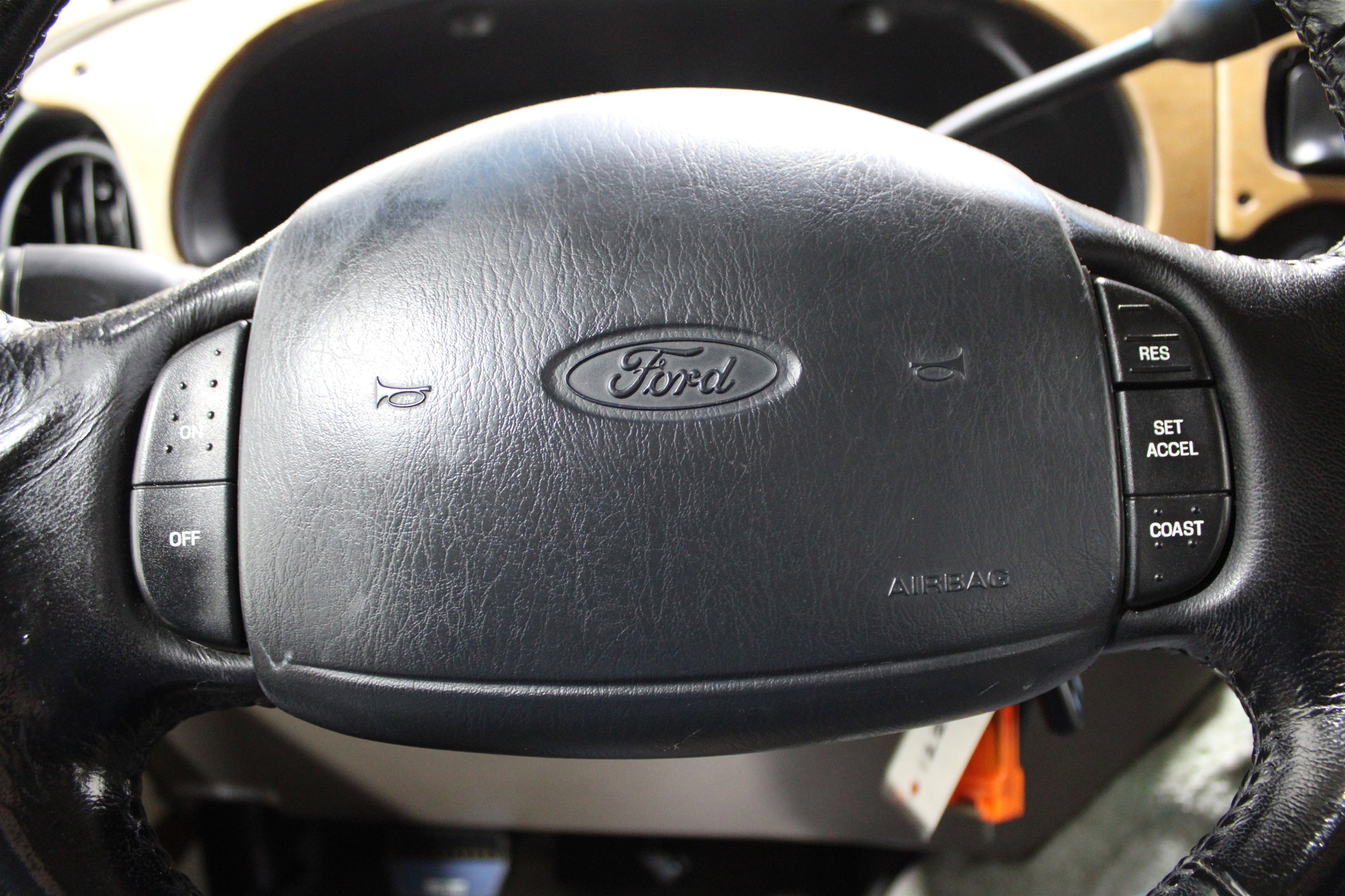 Used 2000 Ford E-150 and Econoline 150 Recreational Mark III image 8