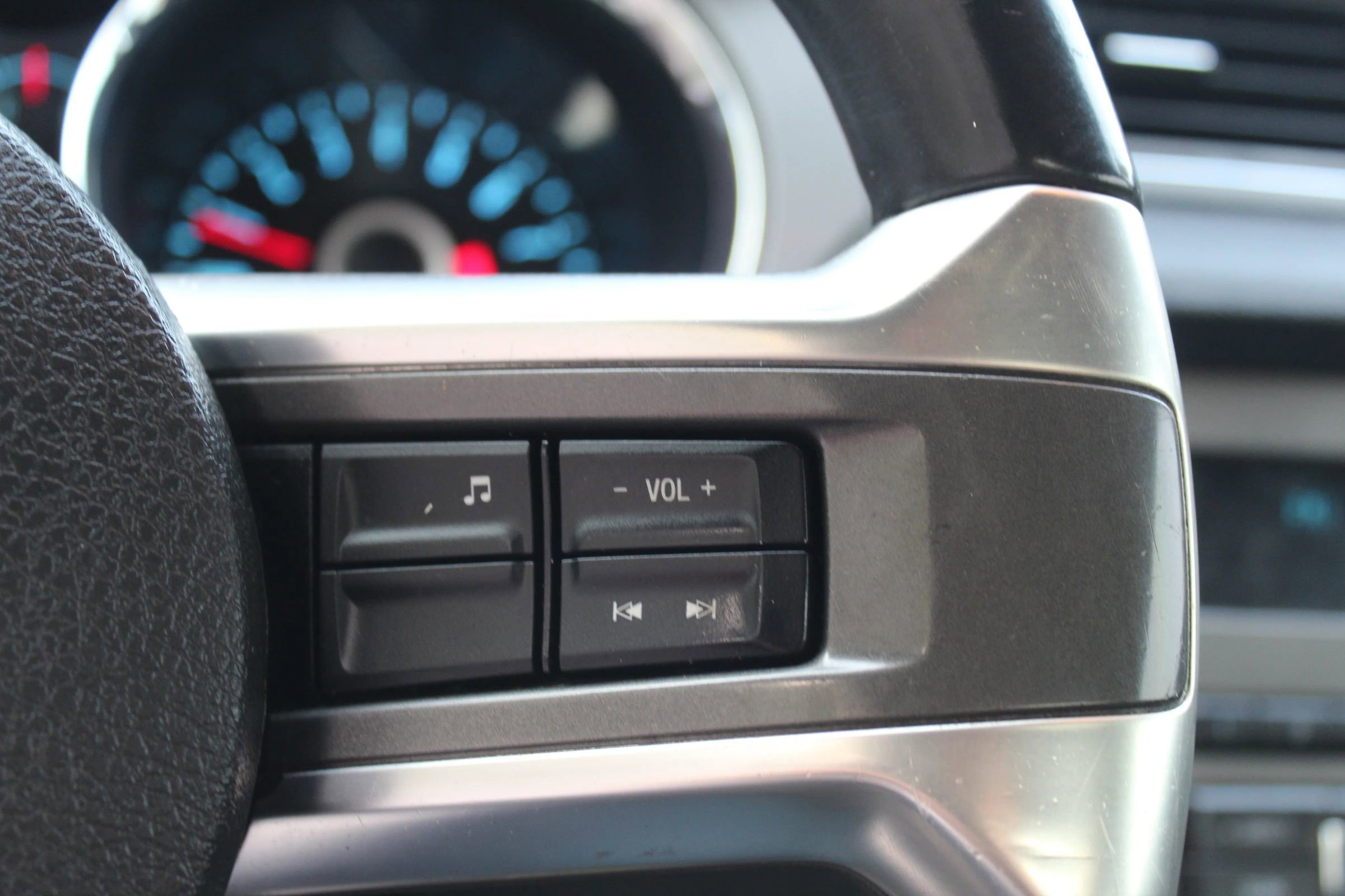 Used 2014 Ford Mustang V6 Coupe 2D image 22