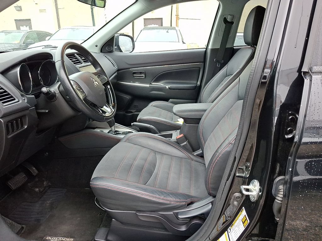 Used 2018 Mitsubishi Outlander Sport SE AWD/4WD image 13