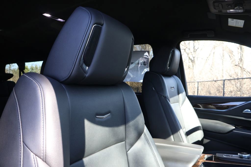 Used 2024 Cadillac Escalade ESV Luxury image 44