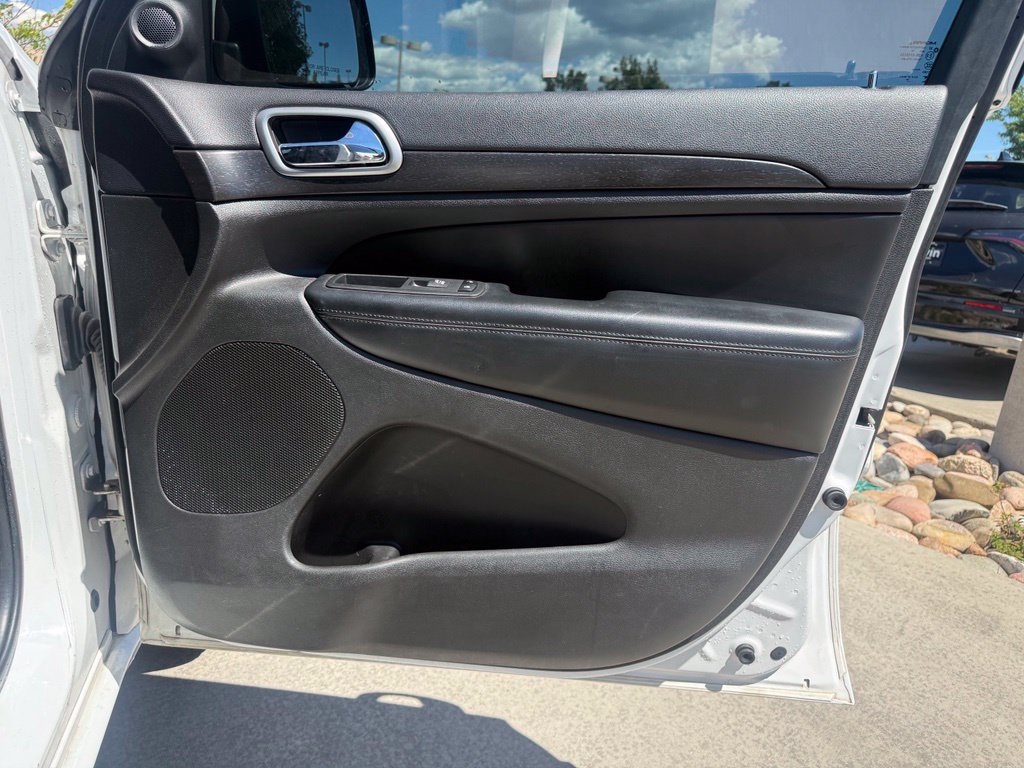 Used 2017 Jeep Grand Cherokee Altitude AWD/4WD image 25