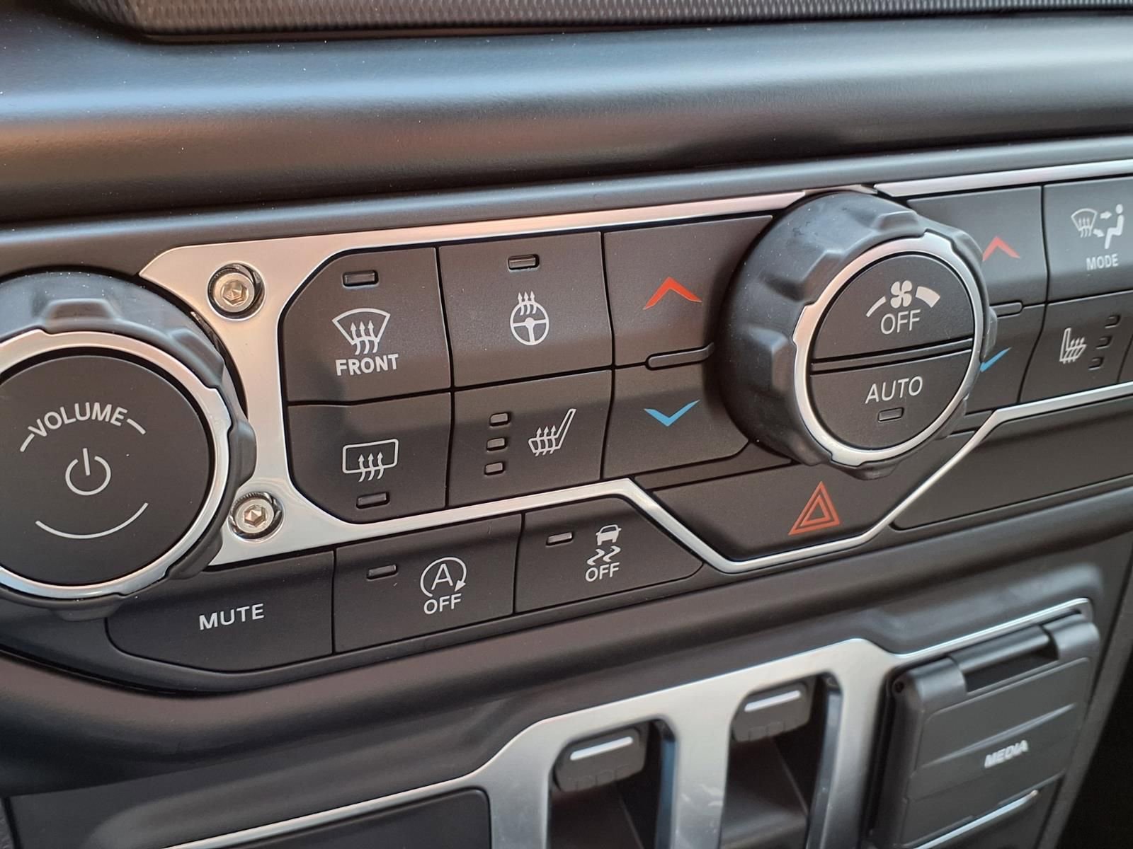 Used 2023 Jeep Wrangler Rubicon AWD/4WD image 24