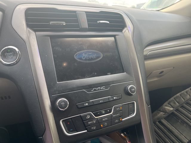 Used 2019 Ford Fusion SE FWD image 17