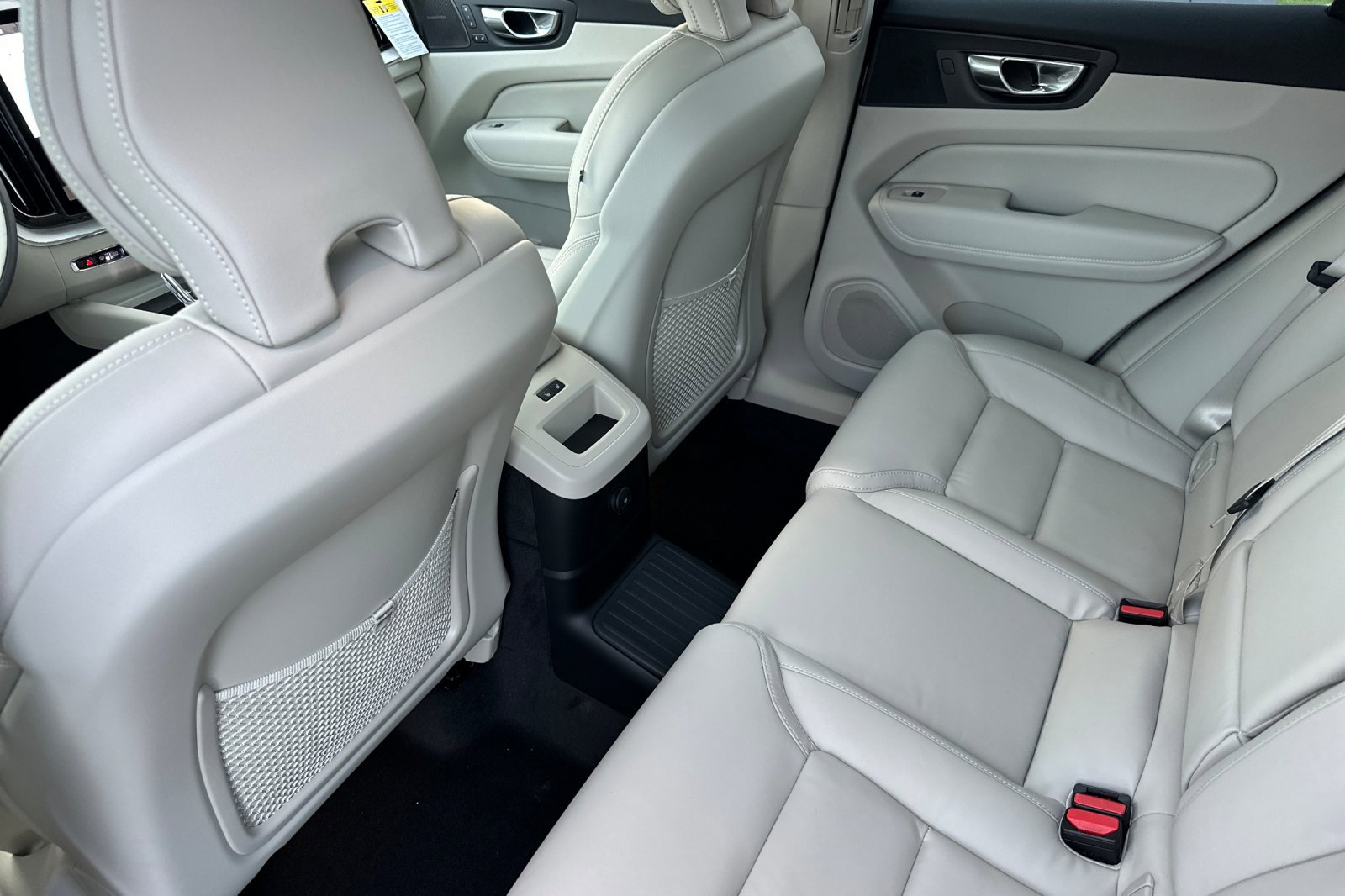 New 2026 Volvo XC60 T8 Ultra w/ Climate Package image 10