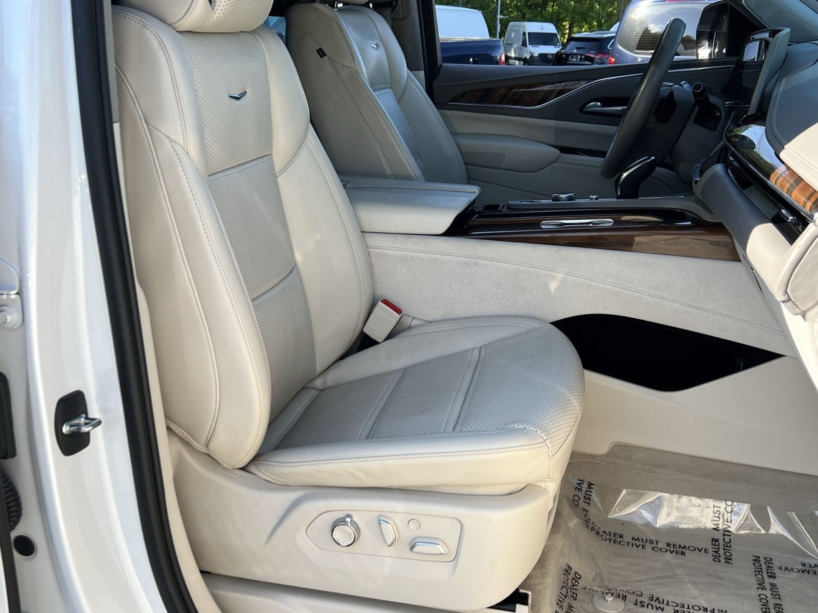 Used 2024 Cadillac Escalade Sport Platinum w/ LPO, Floor Liner Package AWD/4WD image 33