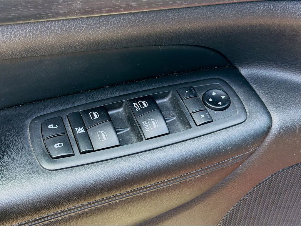 Used 2018 Jeep Grand Cherokee Laredo AWD/4WD image 21
