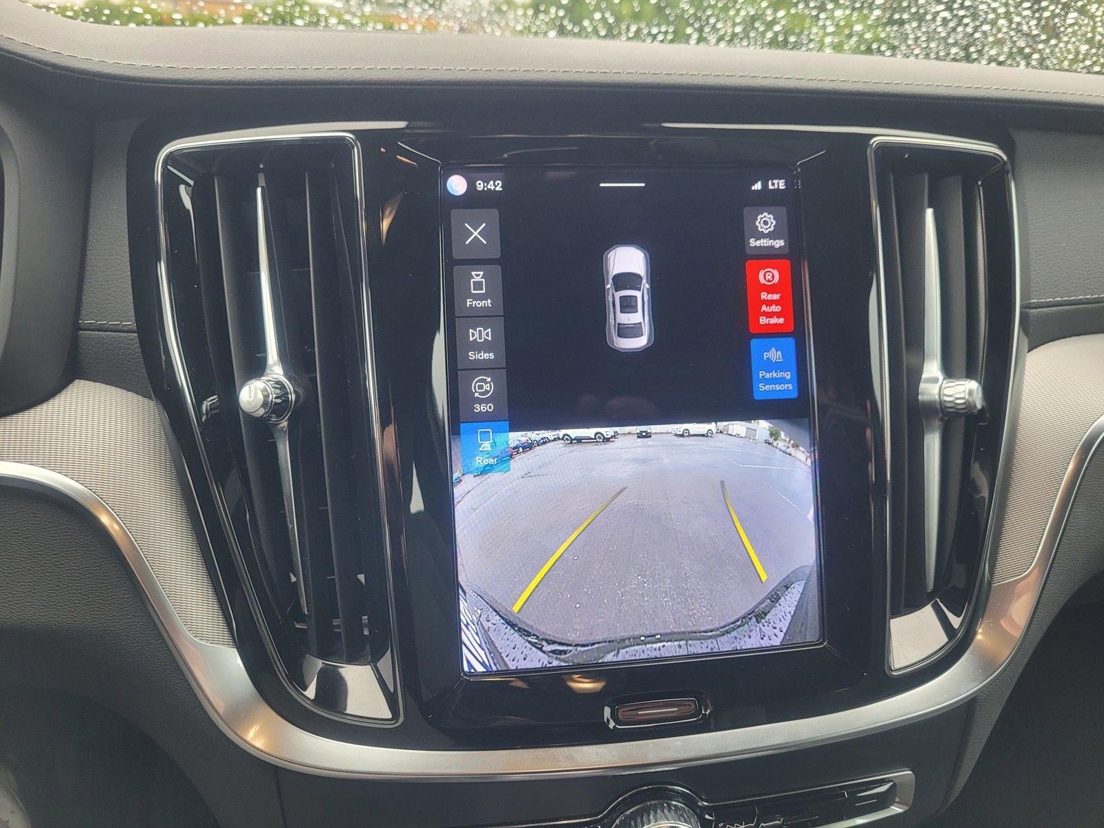 Used 2023 Volvo S60 T8 Ultimate w/ Climate Package image 24