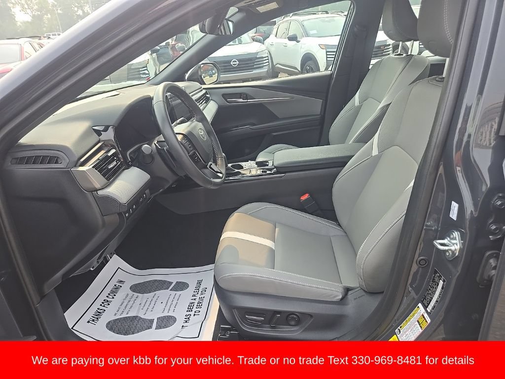 Used 2025 Toyota Camry SE AWD/4WD image 9