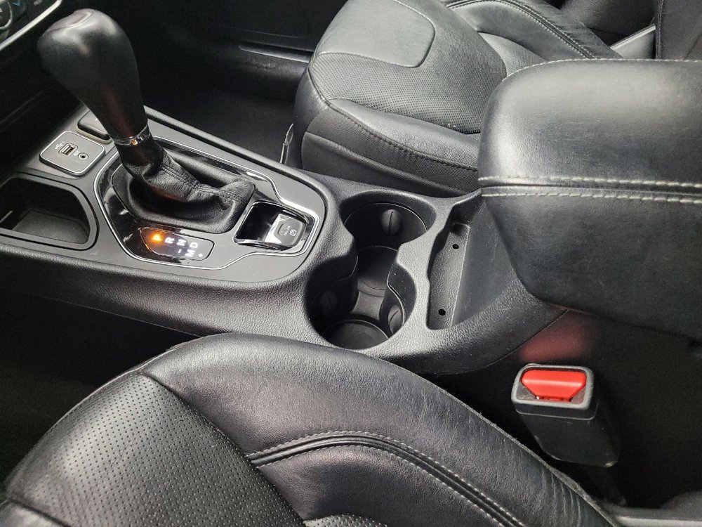 Used 2020 Jeep Cherokee Limited image 26