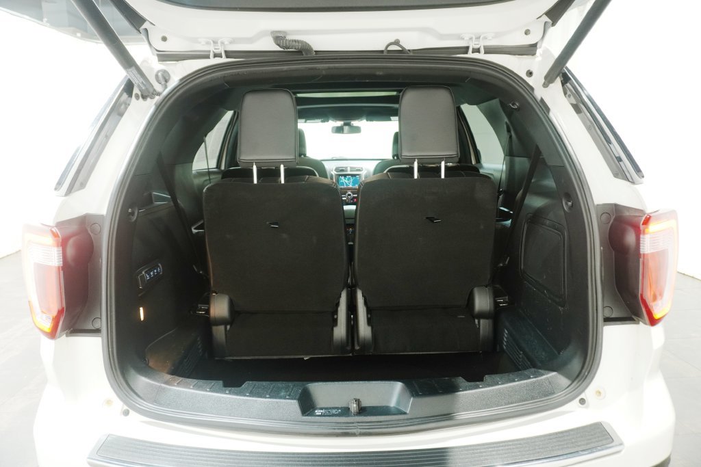 Used 2019 Ford Explorer Limited w/ Ford Safe & Smart Package AWD/4WD image 8