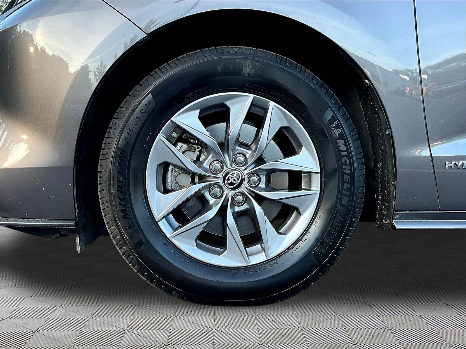 Used 2021 Toyota Sienna XLE FWD image 34