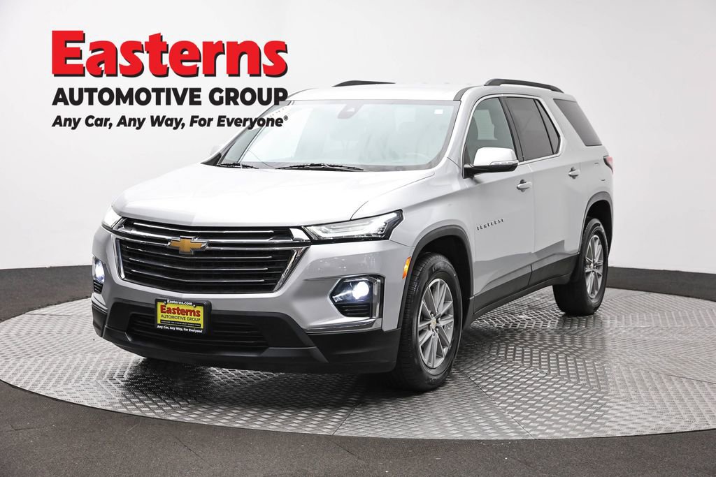 Used 2022 Chevrolet Traverse LT FWD image 1