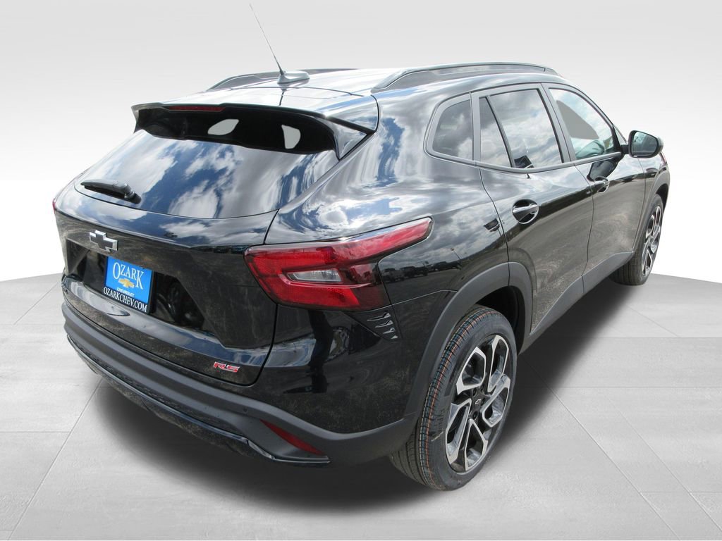 New 2026 Chevrolet Trax RS w/ Sunroof Package FWD image 5