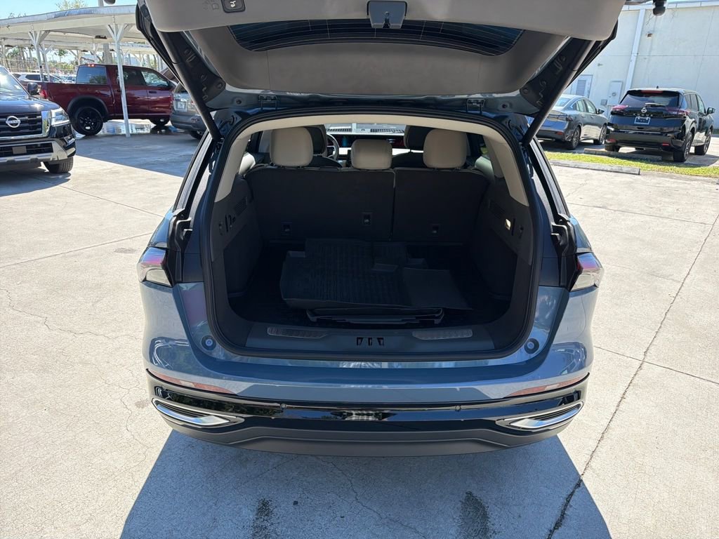 Used 2025 Lincoln Nautilus Premier image 30