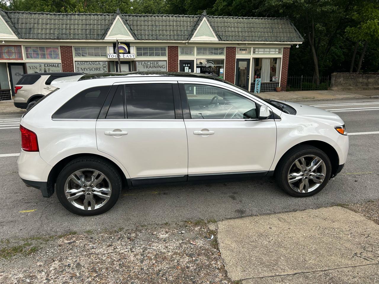 Used 2011 Ford Edge Limited w/ 302A Rapid Spec Order Code FWD image 7