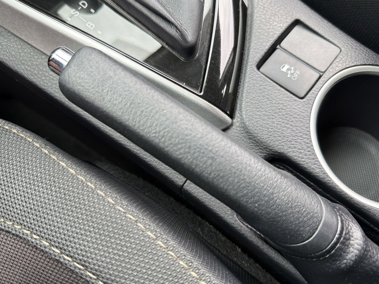 Used 2017 Toyota Corolla LE w/ Carpet Mat Package (TMS) FWD image 28