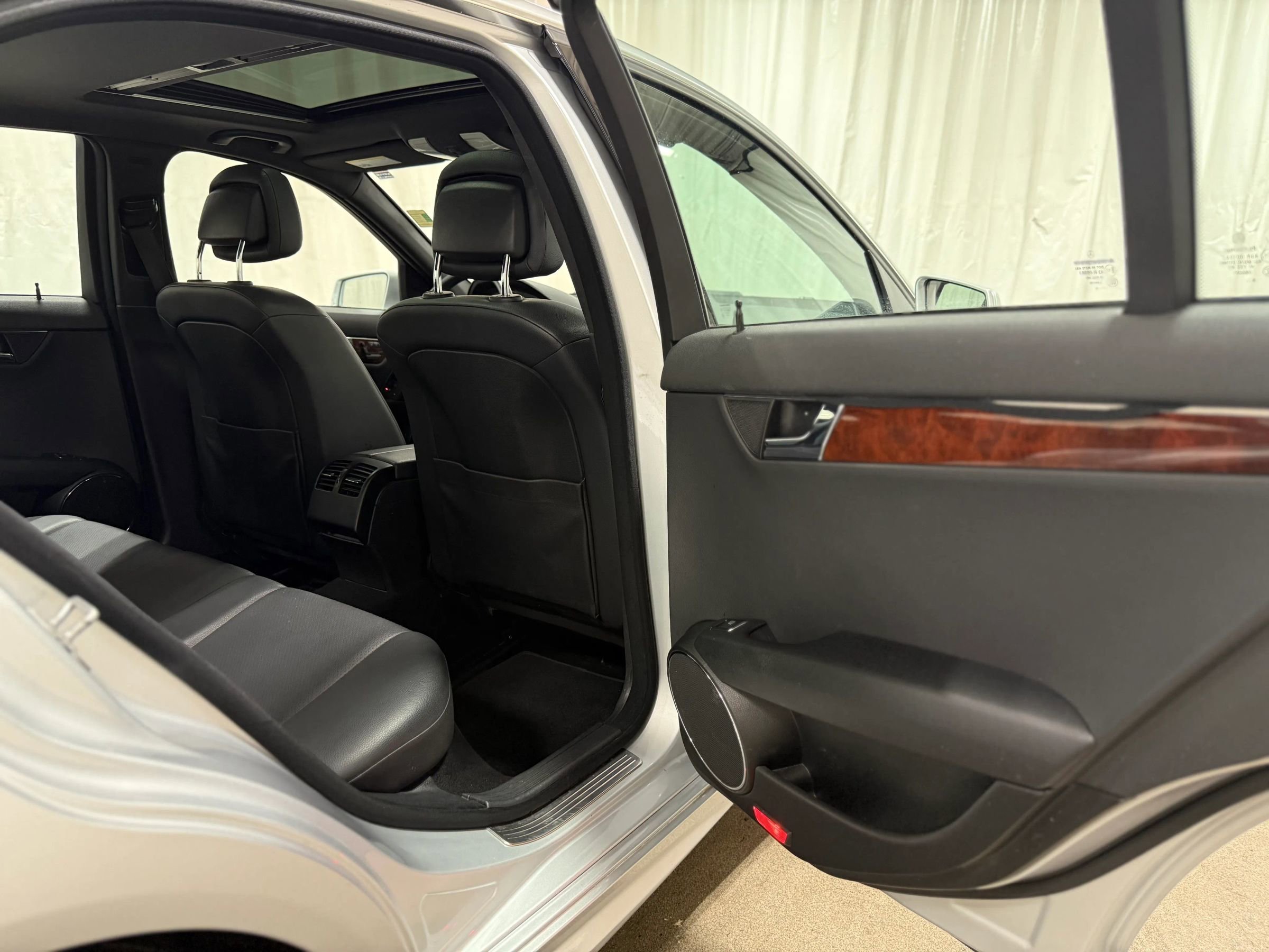 Used 2010 Mercedes-Benz C 300 Sedan image 29